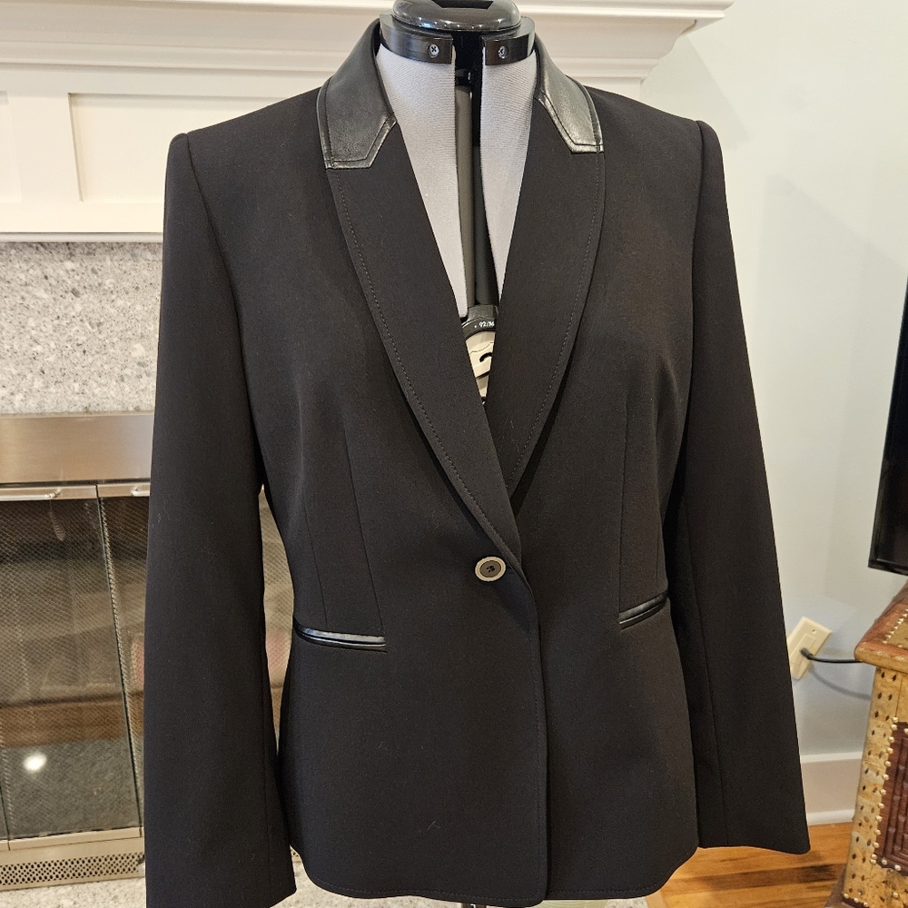 Tahari Black Pant Suit Size 10P